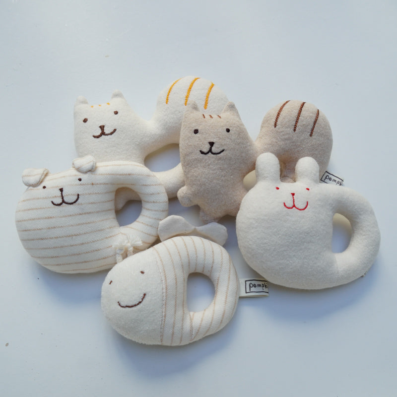 Organic Cotton Baby Rattle, Dog Tan and brown color way 100% organic cotton Made in Japan A super soft, and gentle baby rattle with gender-neutral colors that makes the perfect first toy for any newborn.