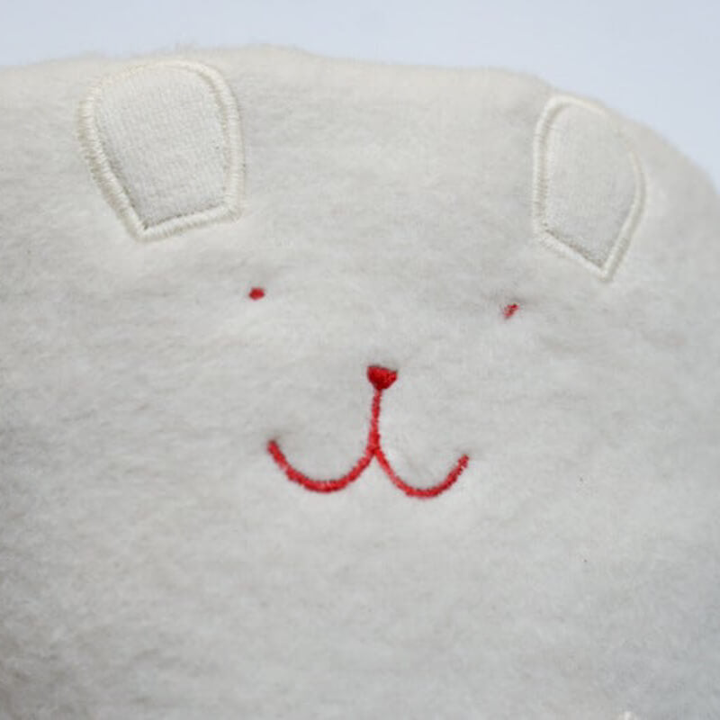 A cozy, soft and fuzzy cotton blanket with the choice of a small bear face or rabbit face~ Available in brown bear or white rabbit 100% Organic cotton 30.7in x 30.7in Made in Japan