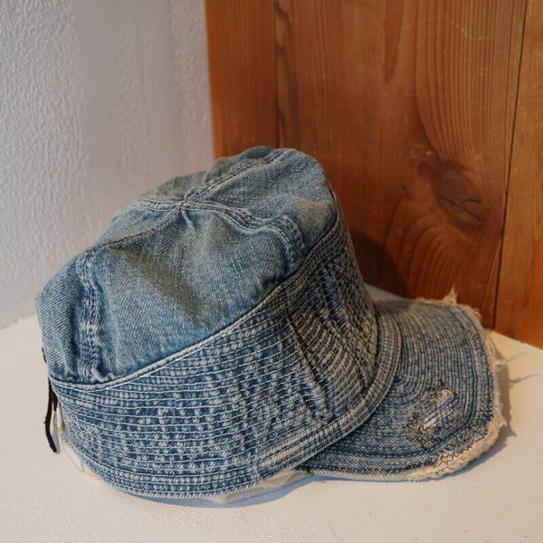Kapital Denim Old Man and the Sea Crush Remake Cap 11.5oz This cap features a unique wear-and-tear look as a softer version of the classic "Old Man and the Sea" cap, with damage processing and decorative stitching repairs. Each hat carries its own sense of individuality. 