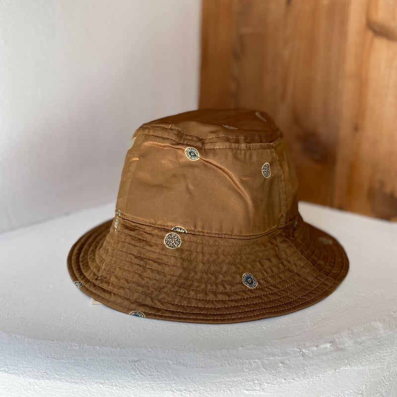 Kapital batik bucket hat A cotton-rayon bucket hat decorated with a spotted batik print, a traditional Javanese motif originating from Indonesia. 